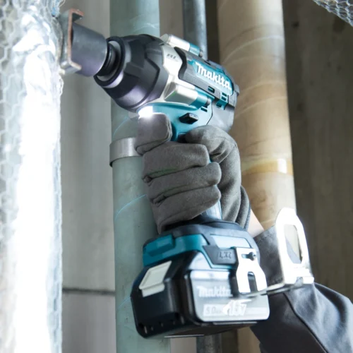 Makita iskevä mutterinväännin DTW700