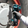 Makita iskevä mutterinväännin DTW700